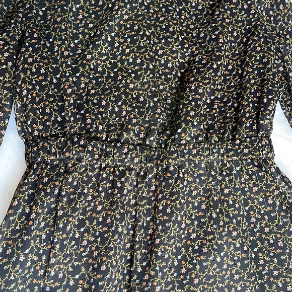 Forever 21 Floral Dress - Picture 4 of 9